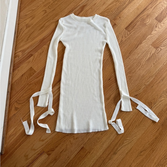 Sweater dress with tie sleeves - Picture 1 of 2